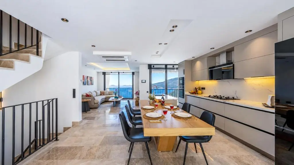 Fitted kitchen